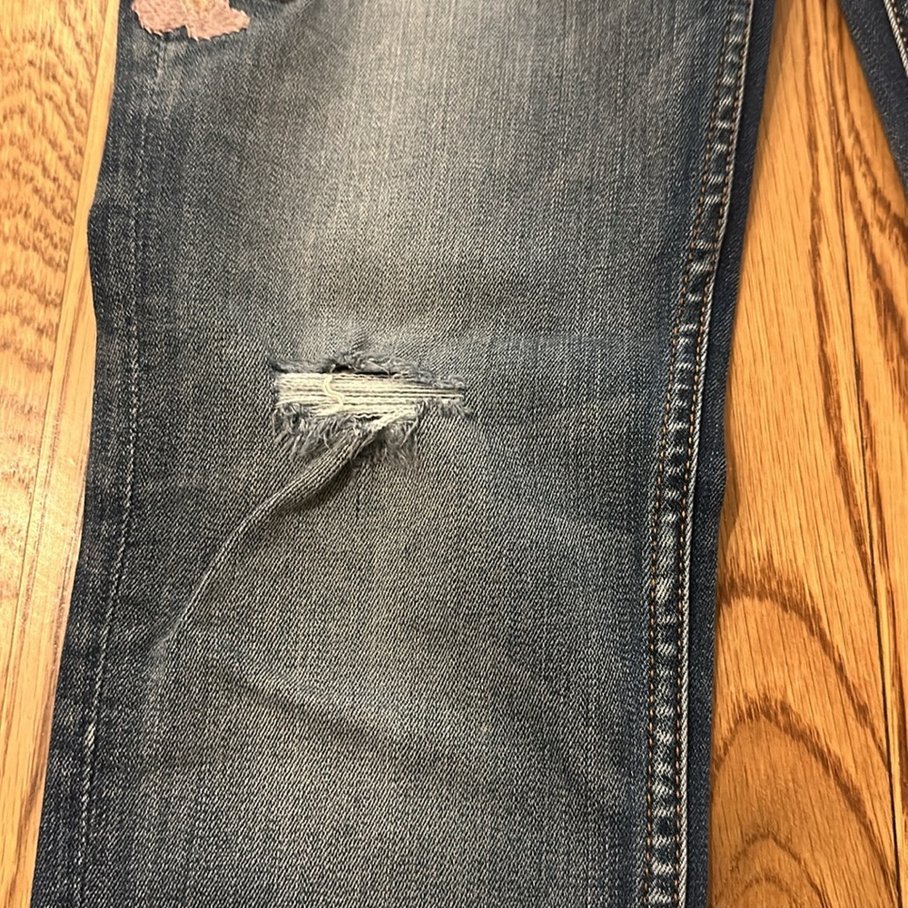 American Eagle- Super Hi-Rise Embroidered Denim - Picture 3 of 7